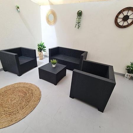 Beautiful Apartment With Patio Torrevieja Bagian luar foto