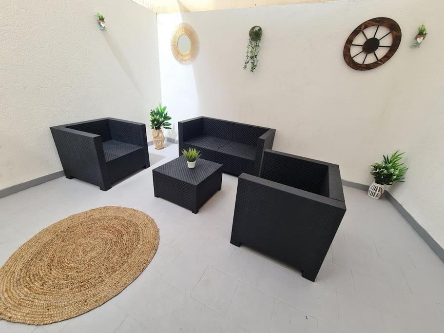 Beautiful Apartment With Patio Torrevieja Bagian luar foto