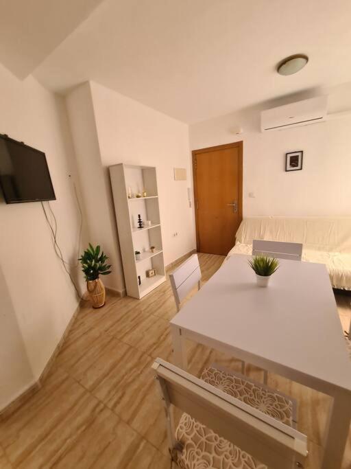 Beautiful Apartment With Patio Torrevieja Bagian luar foto