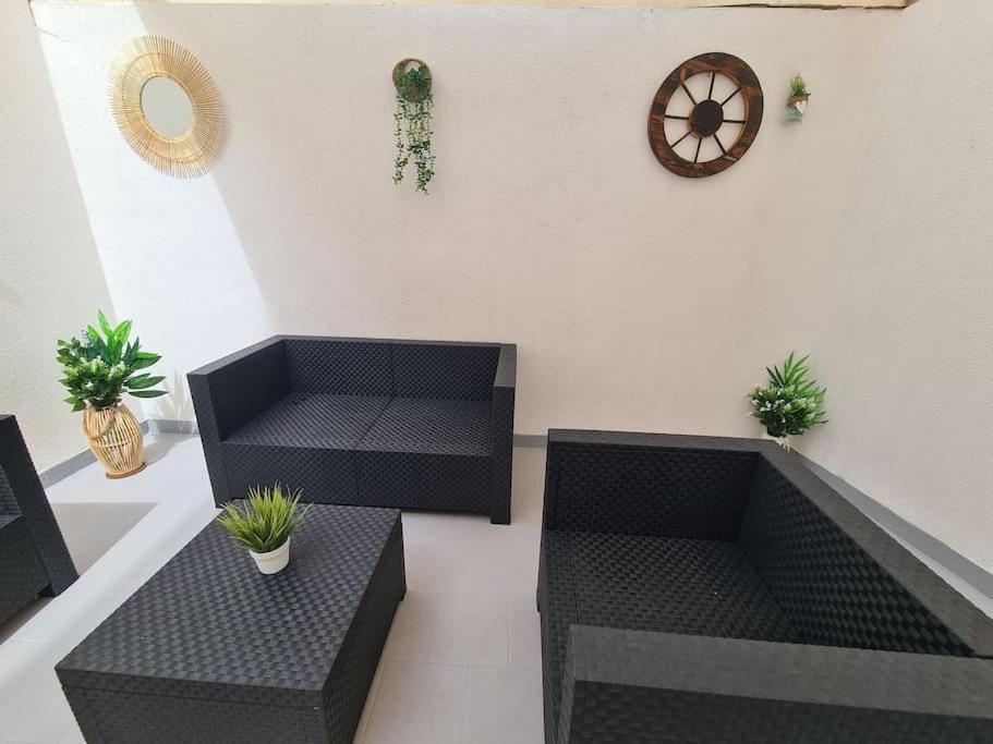Beautiful Apartment With Patio Torrevieja Bagian luar foto