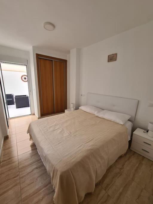 Beautiful Apartment With Patio Torrevieja Bagian luar foto