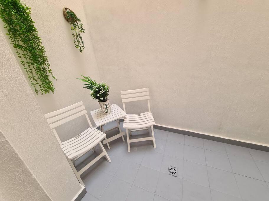 Beautiful Apartment With Patio Torrevieja Bagian luar foto