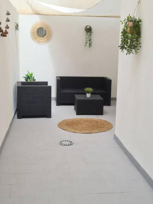Beautiful Apartment With Patio Torrevieja Bagian luar foto