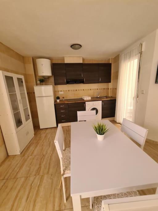 Beautiful Apartment With Patio Torrevieja Bagian luar foto