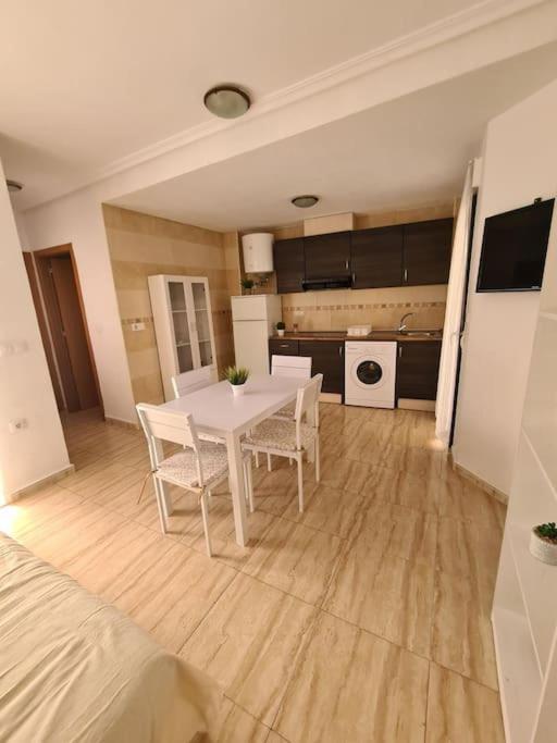 Beautiful Apartment With Patio Torrevieja Bagian luar foto